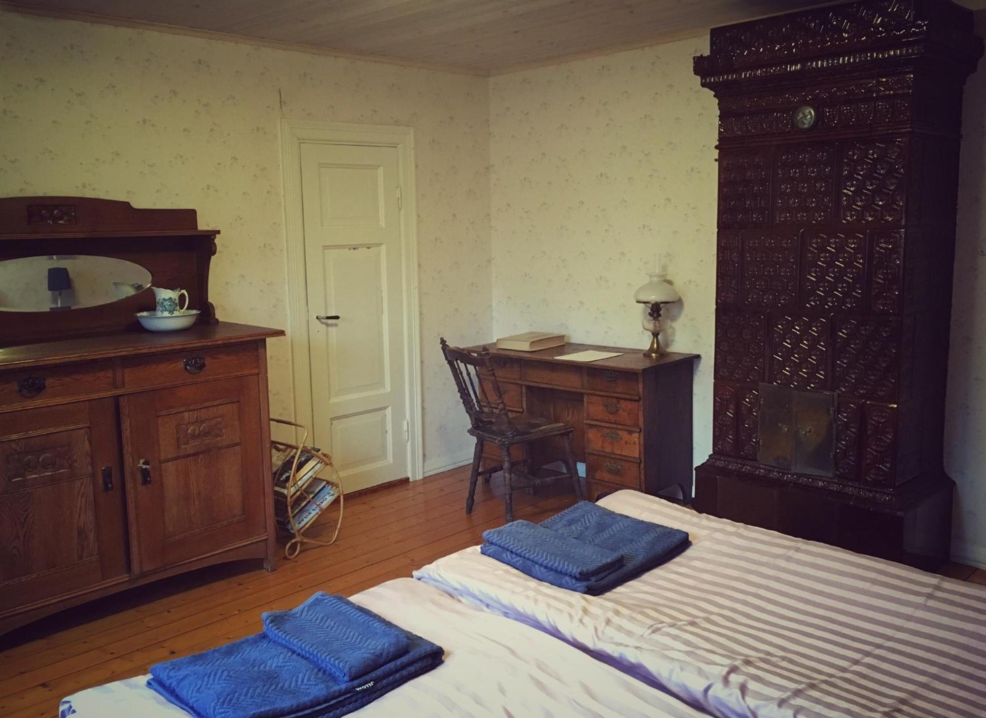 Viktors Affaershus Bed & Breakfast Atran Exterior photo